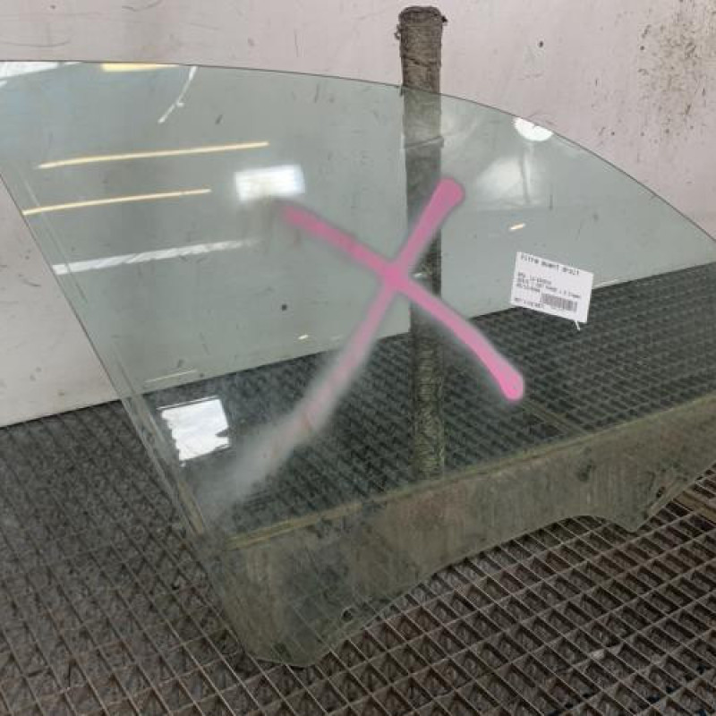 Vitre avant droit BMW SERIE 1 E87 Photo n°2