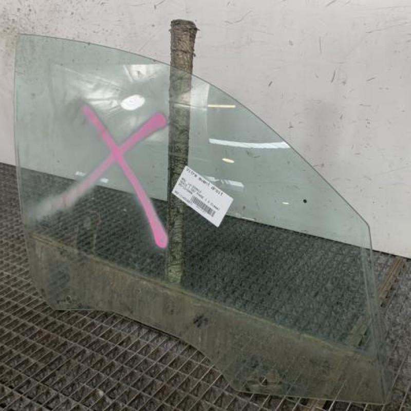 Vitre avant droit BMW SERIE 1 E87 Photo n°3