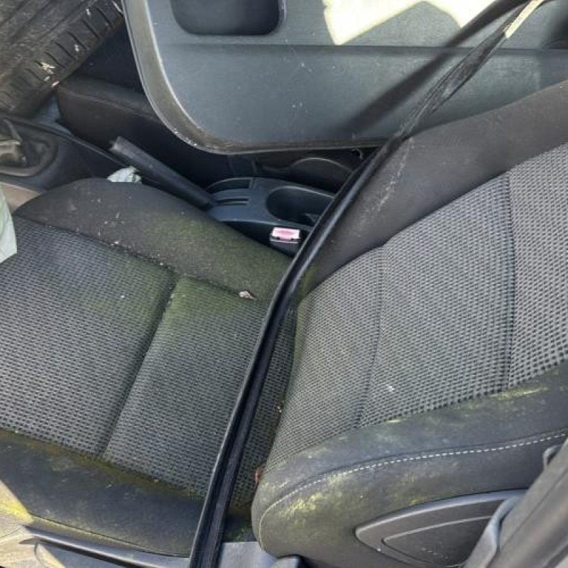 Attache ceinture avant droit PEUGEOT 207 Photo n°15