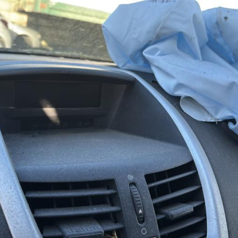 Attache ceinture avant droit PEUGEOT 207 Photo n°20