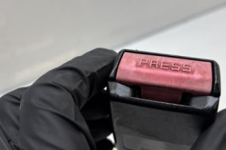 Attache ceinture avant gauche PEUGEOT 207