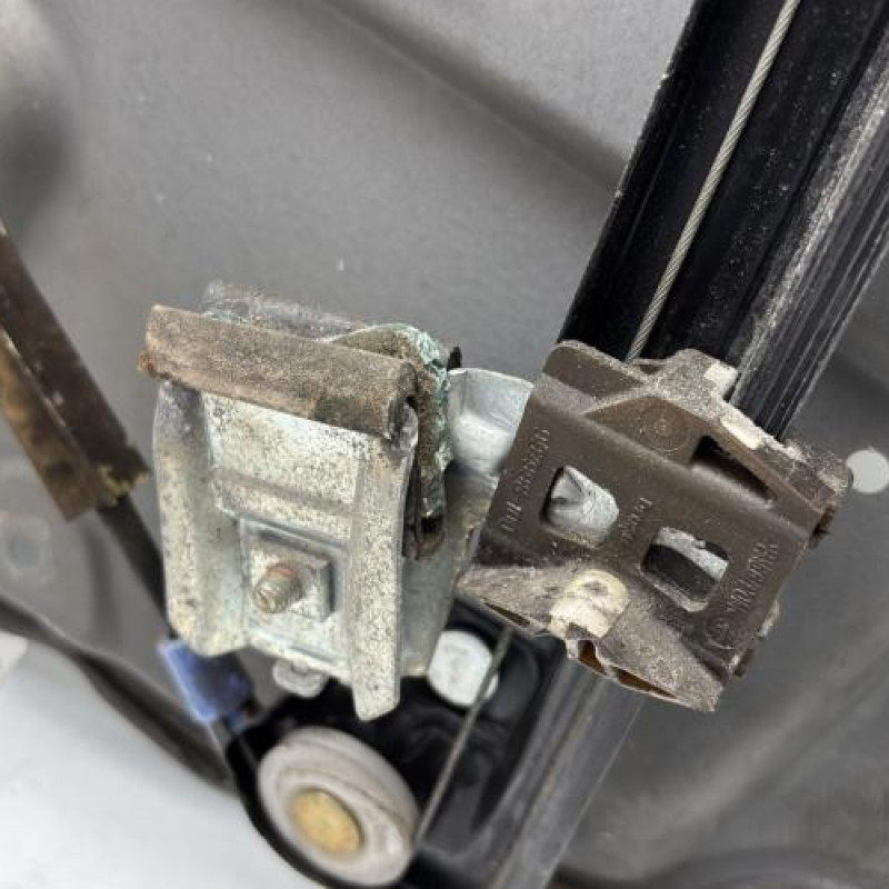 Leve vitre electrique avant gauche VOLKSWAGEN GOLF 4 Photo n°9