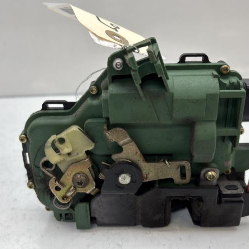 Serrure avant gauche VOLKSWAGEN GOLF 4 Photo n°4