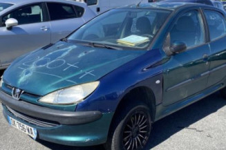 Vitre avant gauche PEUGEOT 206