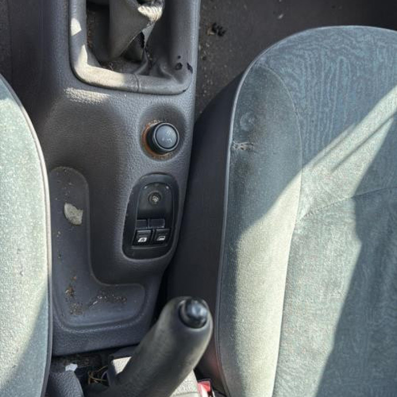 Vitre avant gauche PEUGEOT 206 Photo n°17