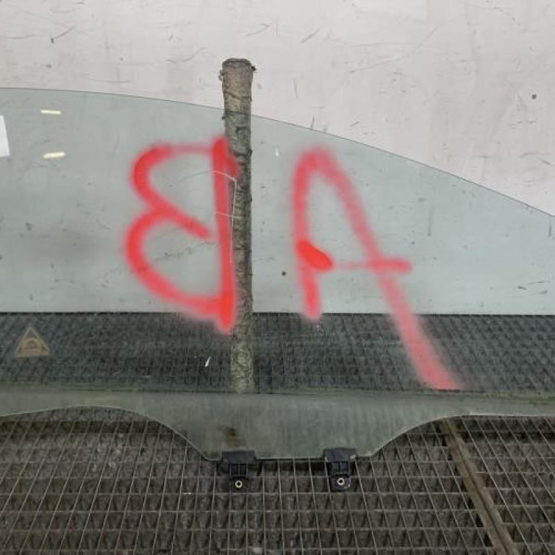 Vitre avant gauche KIA RIO 3 Photo n°1