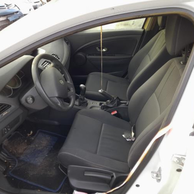 Reservoir essence RENAULT MEGANE 3 Photo n°7