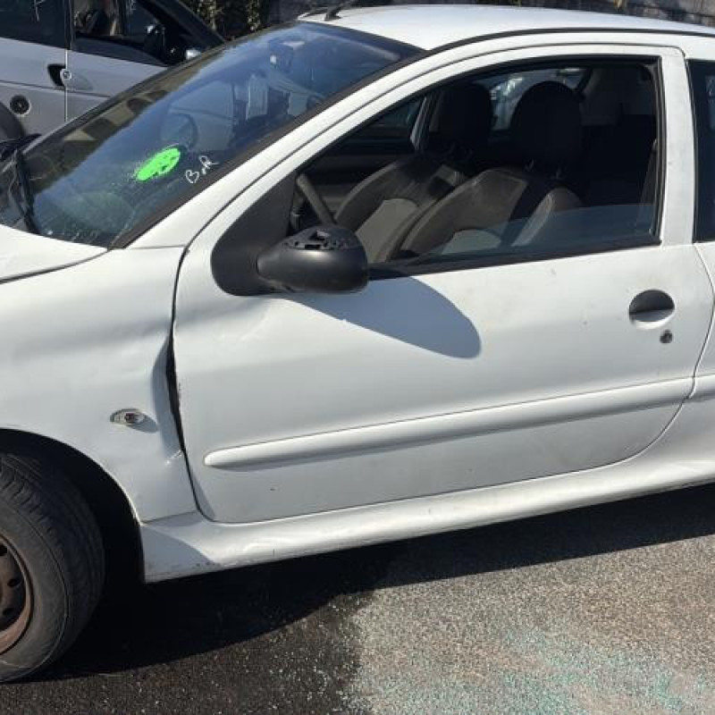 Reservoir essence PEUGEOT 206 Photo n°8