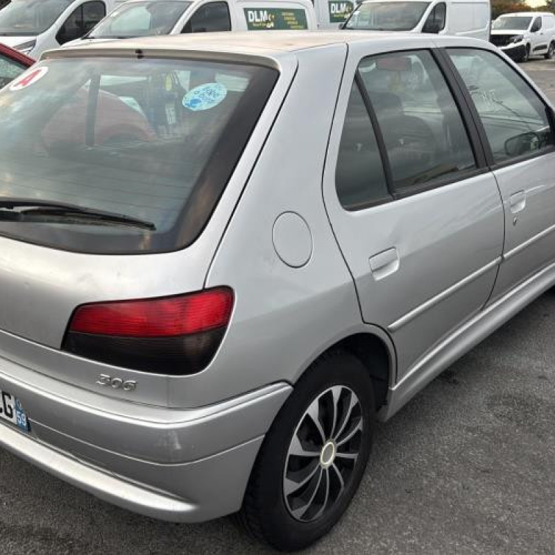 Moteur essuie glace arriere PEUGEOT 306 Photo n°5