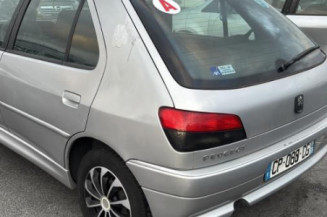 Moteur essuie glace arriere PEUGEOT 306