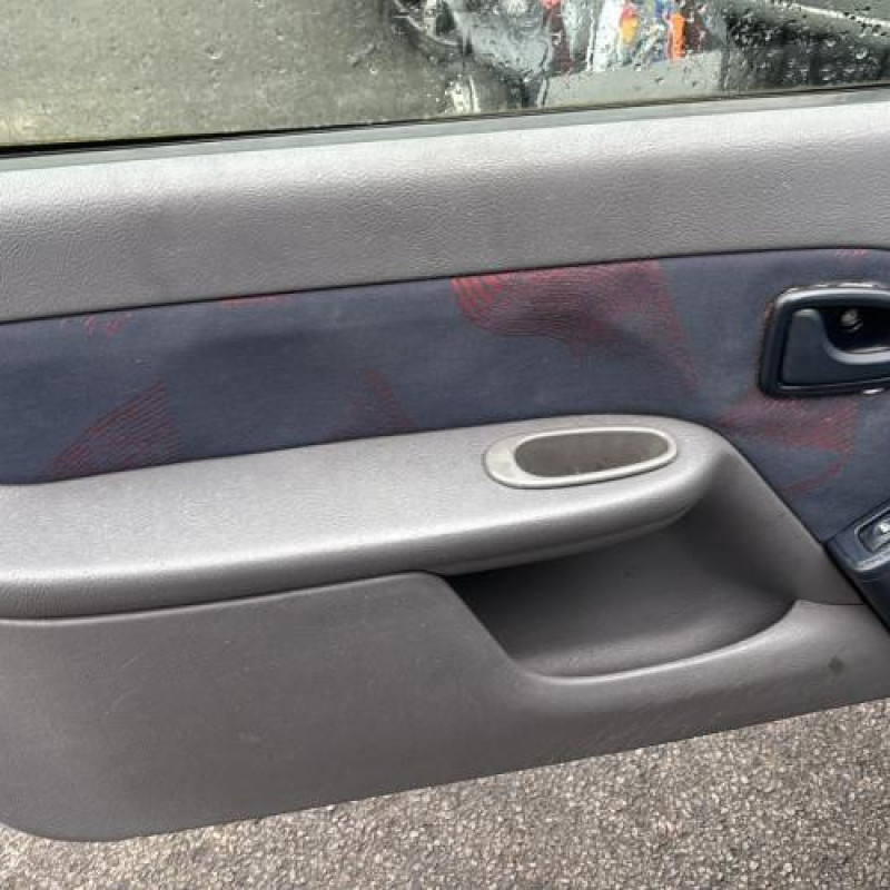 Reservoir essence RENAULT CLIO 2 Photo n°4