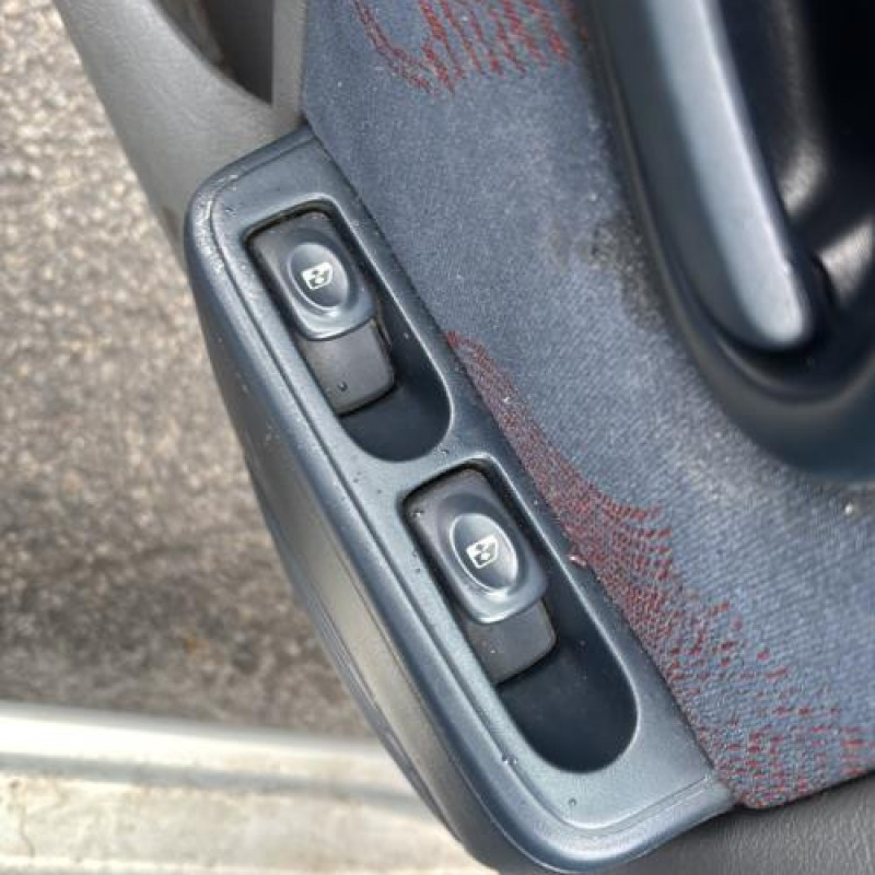 Reservoir essence RENAULT CLIO 2 Photo n°5