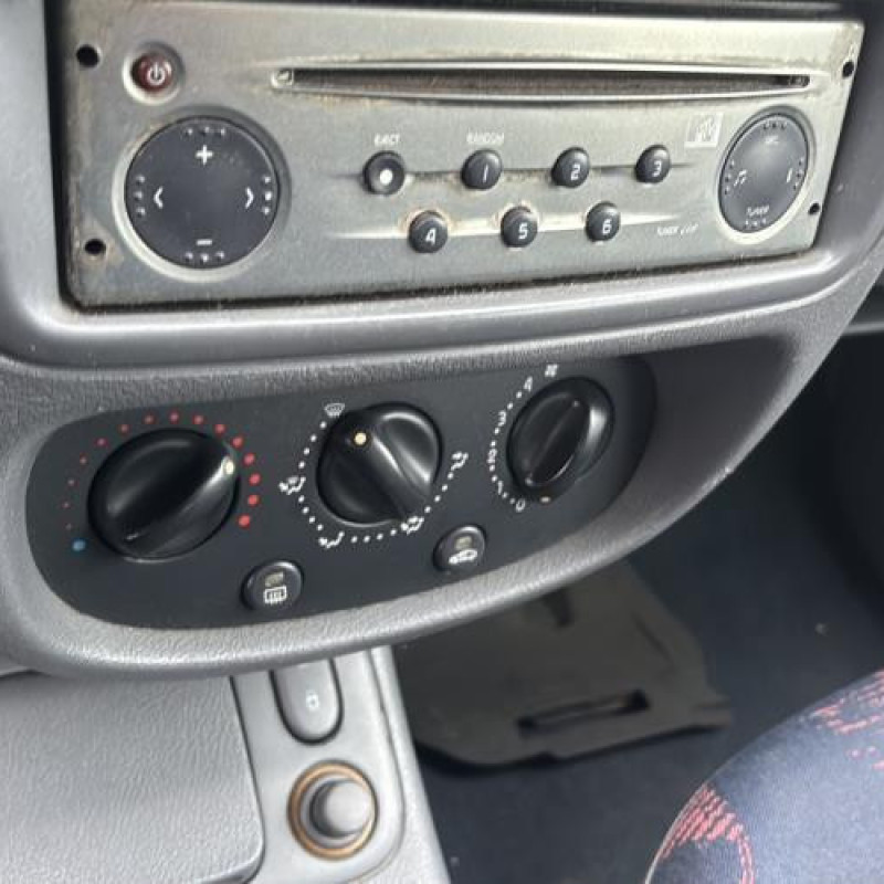 Reservoir essence RENAULT CLIO 2 Photo n°13