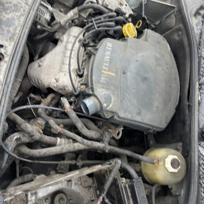 Reservoir essence RENAULT CLIO 2 Photo n°17