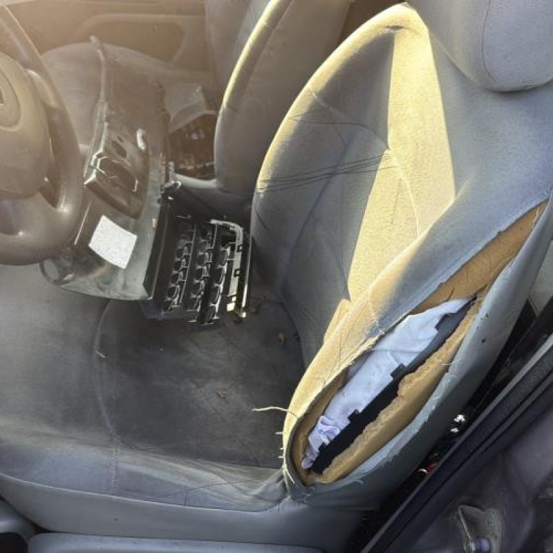 Reservoir essence RENAULT CLIO 2 Photo n°12