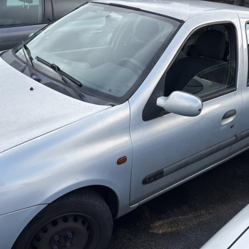 Reservoir essence RENAULT CLIO 2 Photo n°7