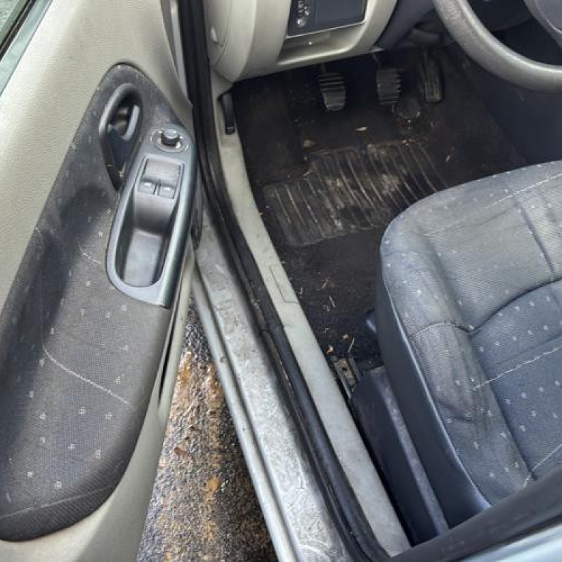 Reservoir essence RENAULT CLIO 2 Photo n°8