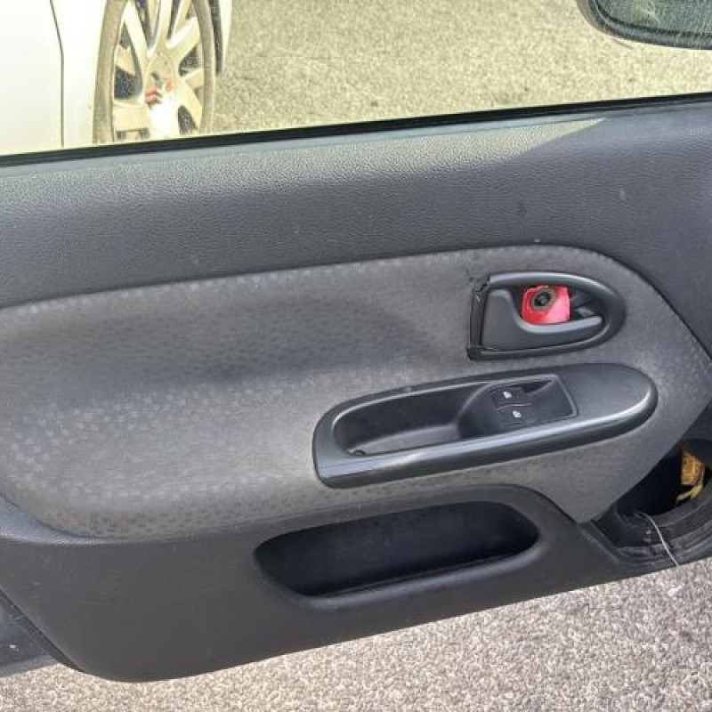 Reservoir essence RENAULT CLIO 2 CAMPUS Photo n°9