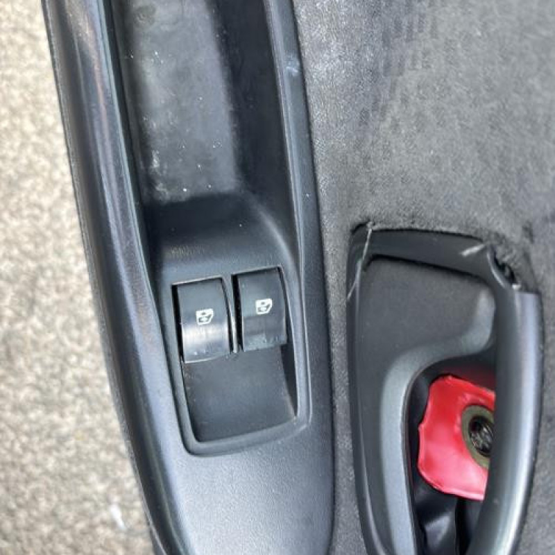 Reservoir essence RENAULT CLIO 2 CAMPUS Photo n°10