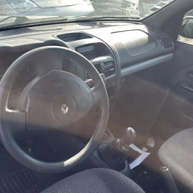 Reservoir essence RENAULT CLIO 2 CAMPUS Photo n°12