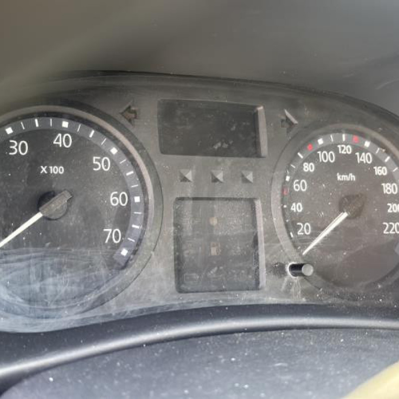 Reservoir essence RENAULT CLIO 2 CAMPUS Photo n°16