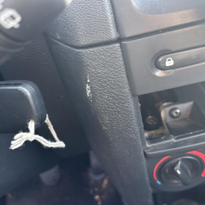 Reservoir essence RENAULT CLIO 2 CAMPUS Photo n°20