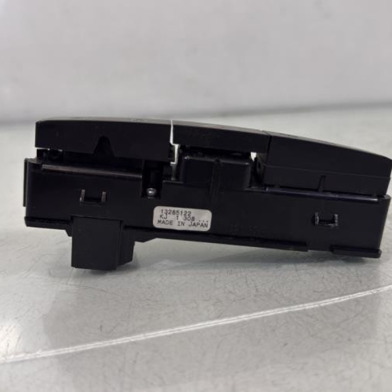 Bouton de warning OPEL ASTRA J Photo n°3