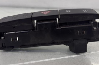 Bouton de warning OPEL ASTRA J