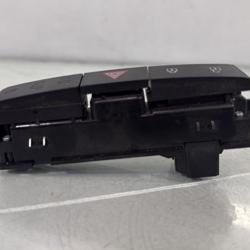Bouton de warning OPEL ASTRA J Photo n°4