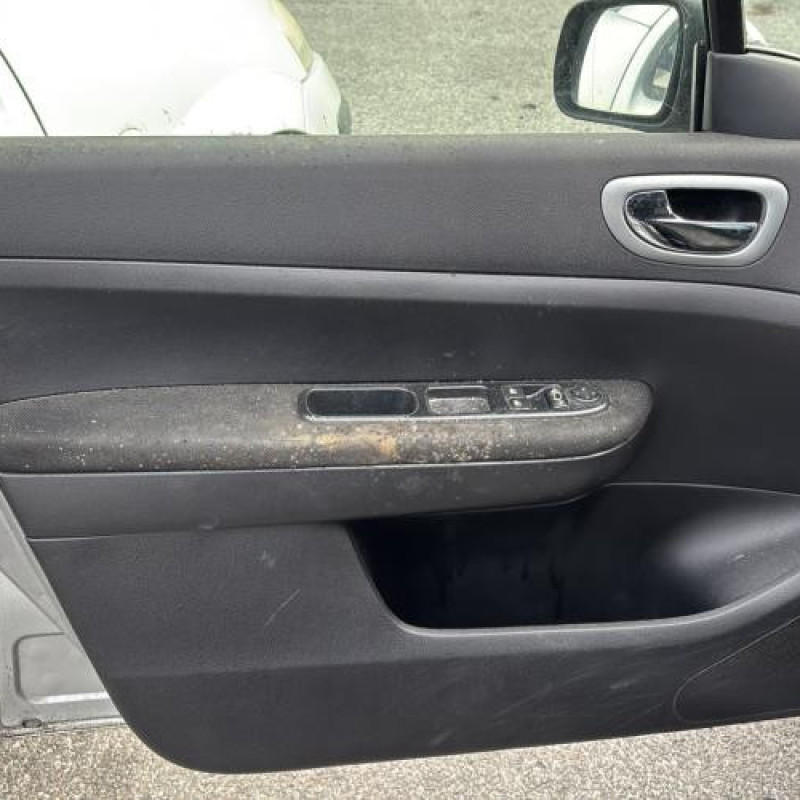 Pare choc arriere PEUGEOT 307 Photo n°15