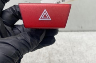 Bouton de warning PEUGEOT 107 Photo n°1