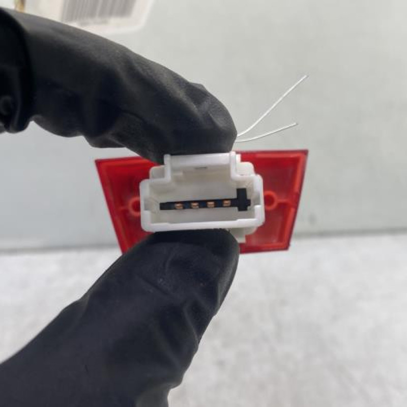 Bouton de warning PEUGEOT 107 Photo n°3