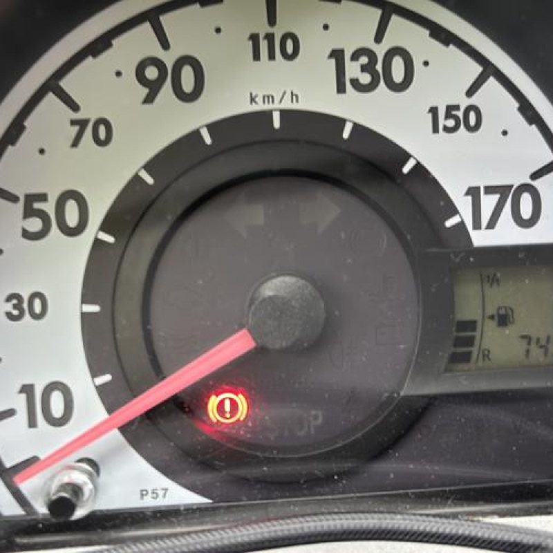 Bouton de warning PEUGEOT 107 Photo n°19
