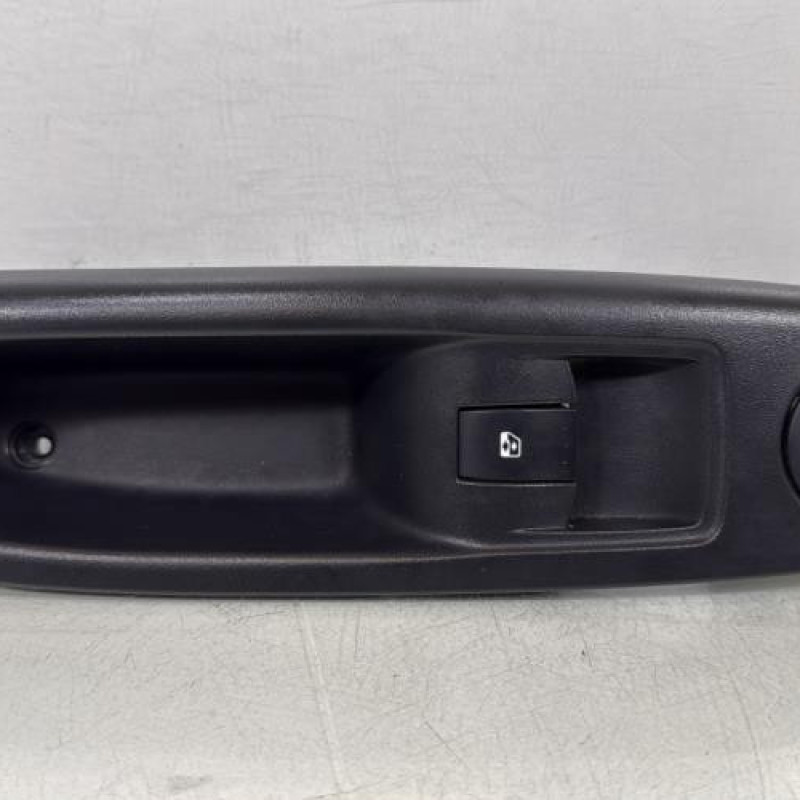 Interrupteur de leve vitre avant droit RENAULT CLIO 2 Photo n°1