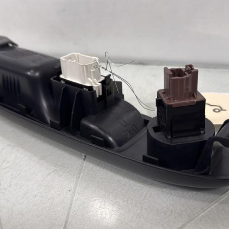 Interrupteur de leve vitre avant droit RENAULT CLIO 2 Photo n°3