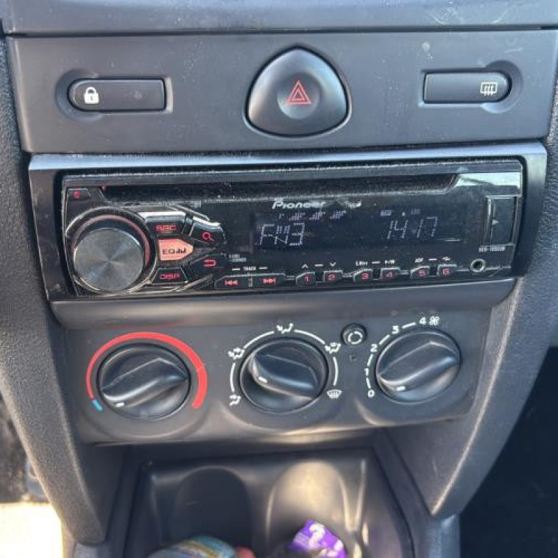 Interrupteur de leve vitre avant droit RENAULT CLIO 2 Photo n°18