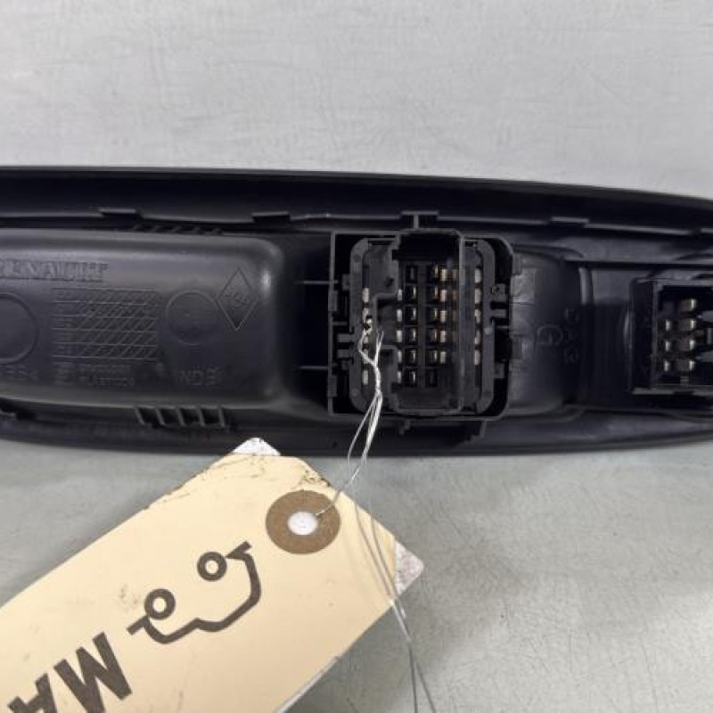 Interrupteur de leve vitre avant gauche RENAULT CLIO 2 Photo n°3