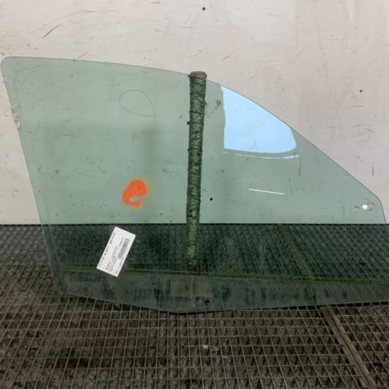 Vitre avant gauche RENAULT CLIO 2 Photo n°1