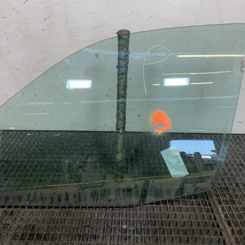 Vitre avant gauche RENAULT CLIO 2 Photo n°4