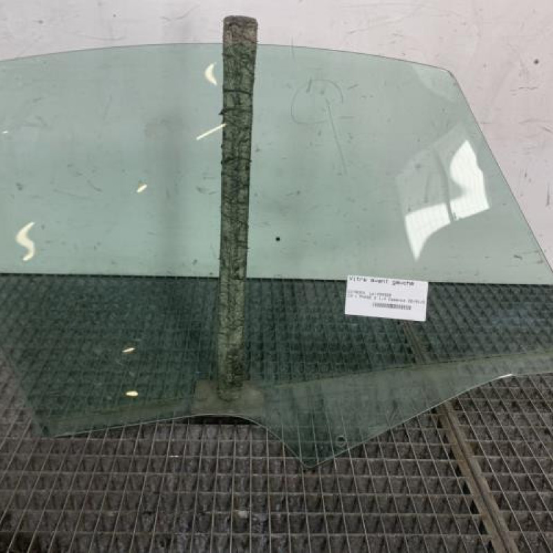 Vitre avant gauche CITROEN C3 1 Photo n°1