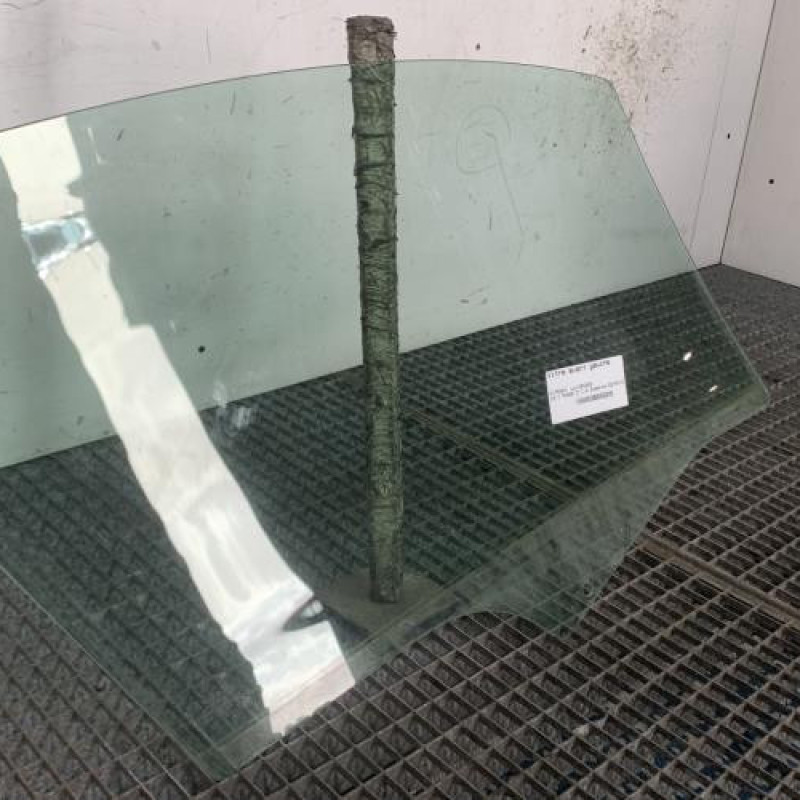 Vitre avant gauche CITROEN C3 1 Photo n°2