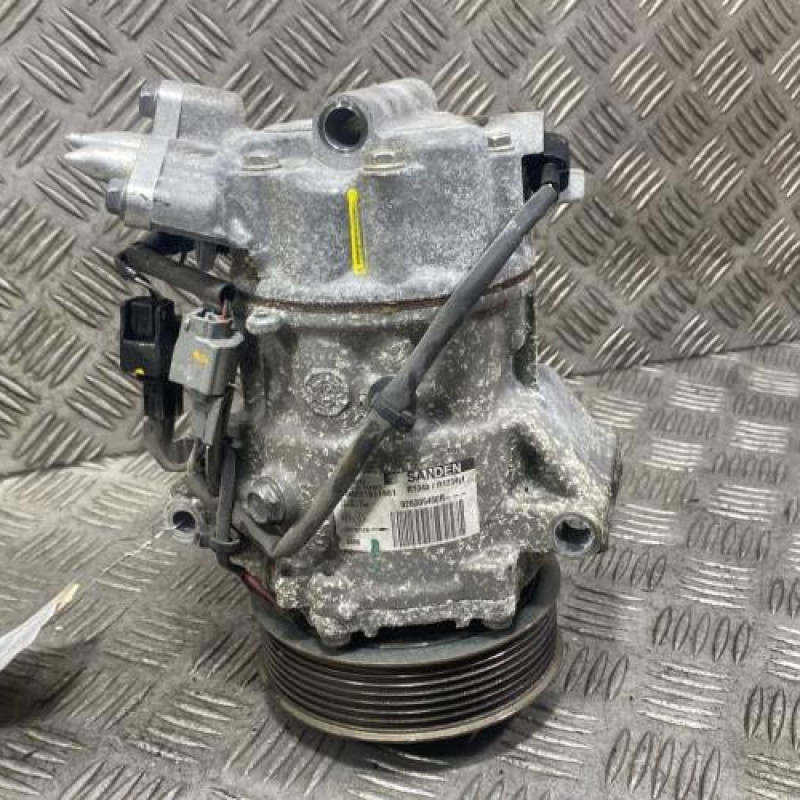 Compresseur clim RENAULT CLIO 4 Photo n°1