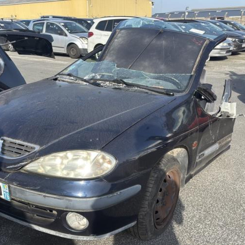 Pare choc avant RENAULT MEGANE 1 Photo n°16