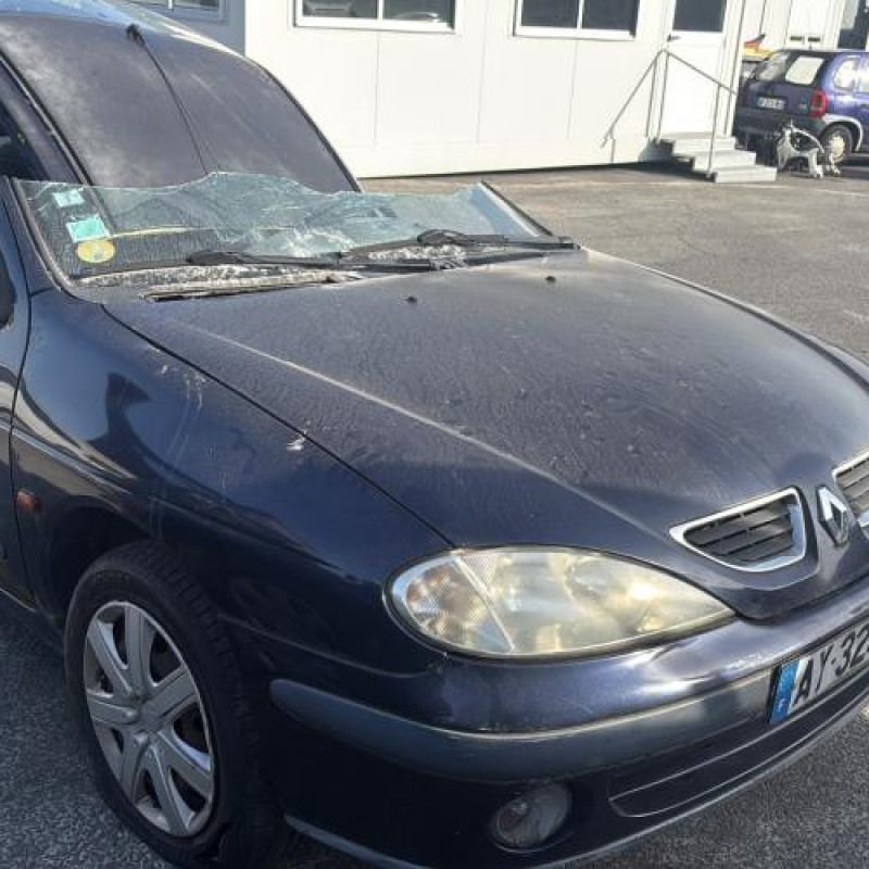 Pare choc avant RENAULT MEGANE 1 Photo n°17