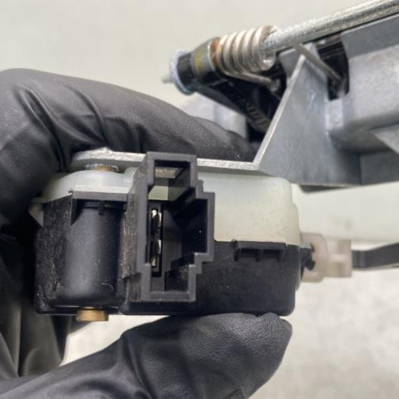 Bouton de coffre VOLKSWAGEN POLO 4 Photo n°3