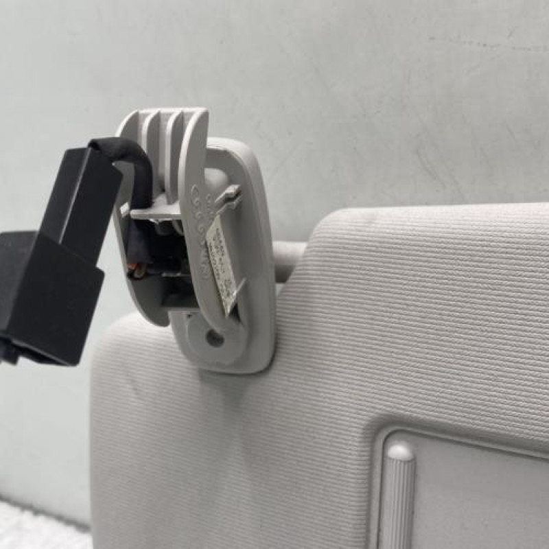 Pare soleil gauche VOLKSWAGEN POLO 4 Photo n°3