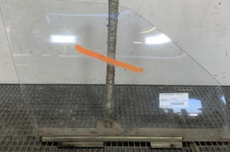 Vitre avant droit PEUGEOT 205 Photo n°1