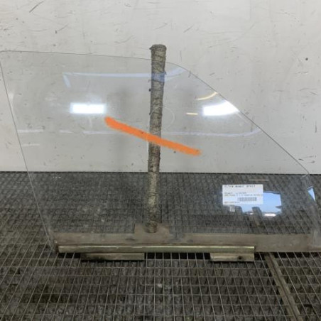 Vitre avant droit PEUGEOT 205 Photo n°1