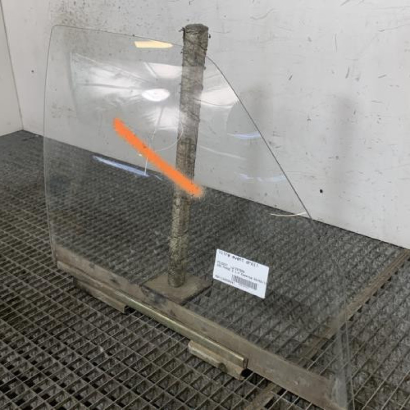 Vitre avant droit PEUGEOT 205 Photo n°3