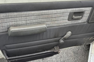 Vitre avant gauche PEUGEOT 205